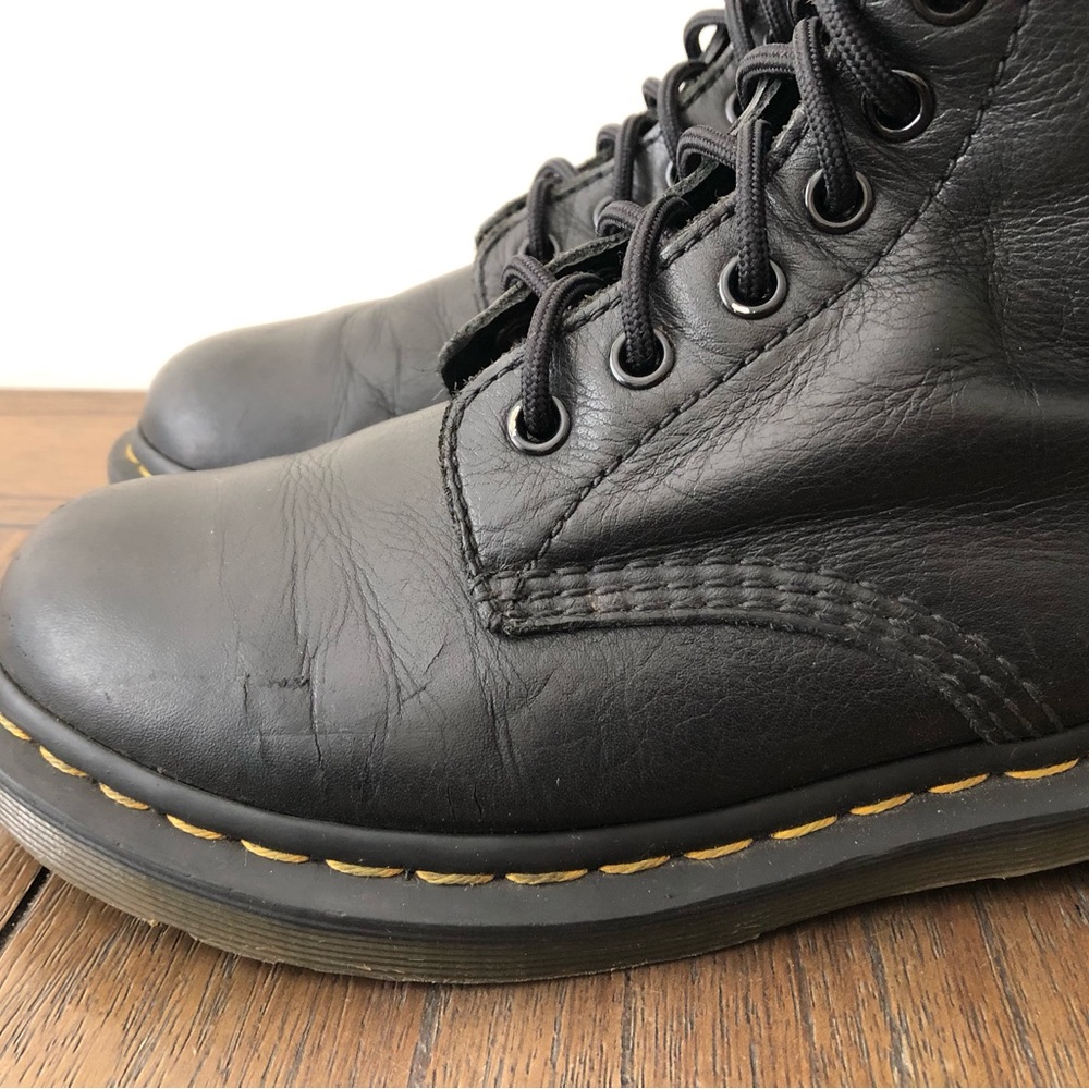 Womens Dr. Martens Boots size 7 - Picture 11 of 12
